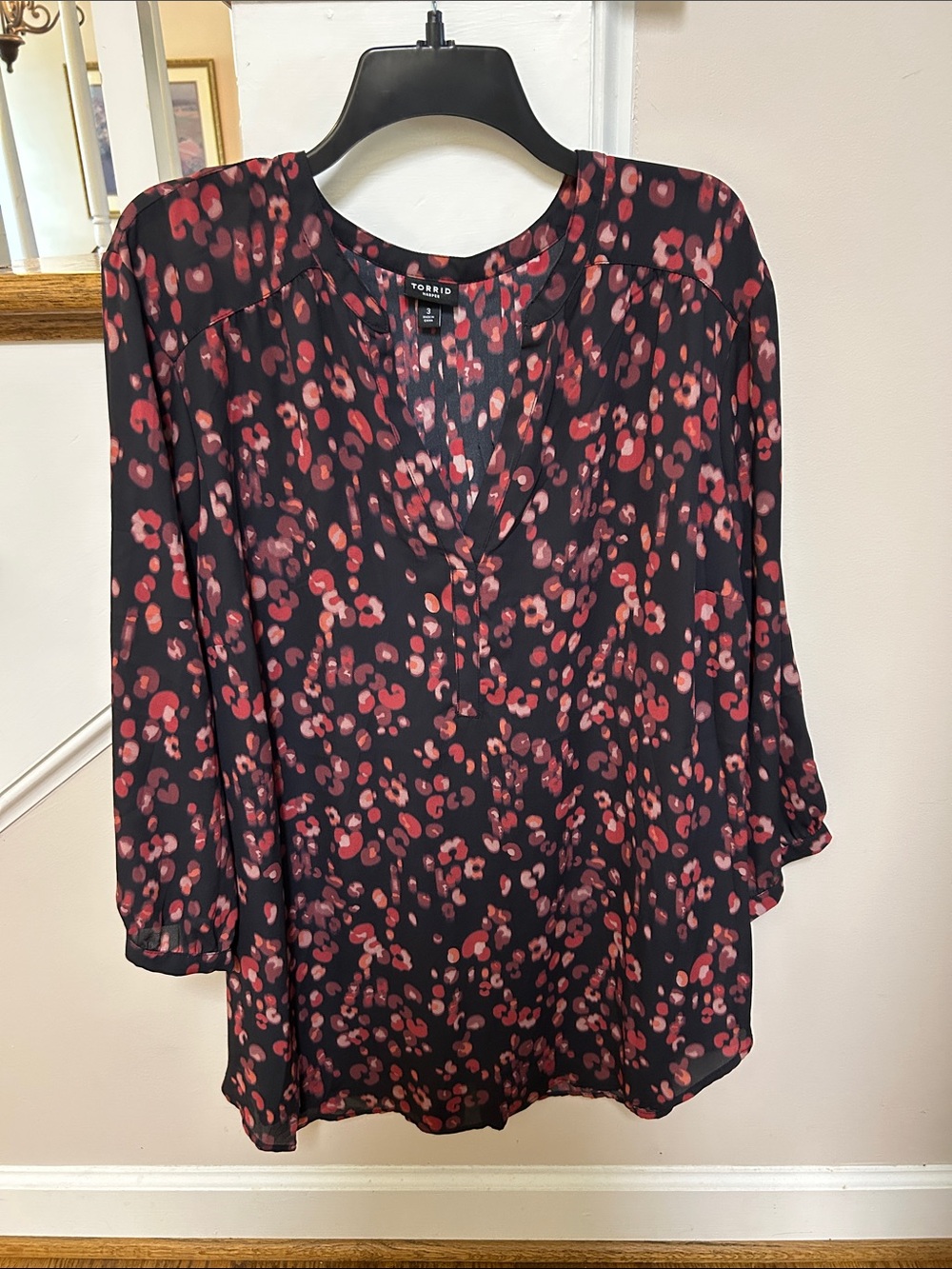 Torrid Harper 3X like new Black Blouse with Pink shirred spots print